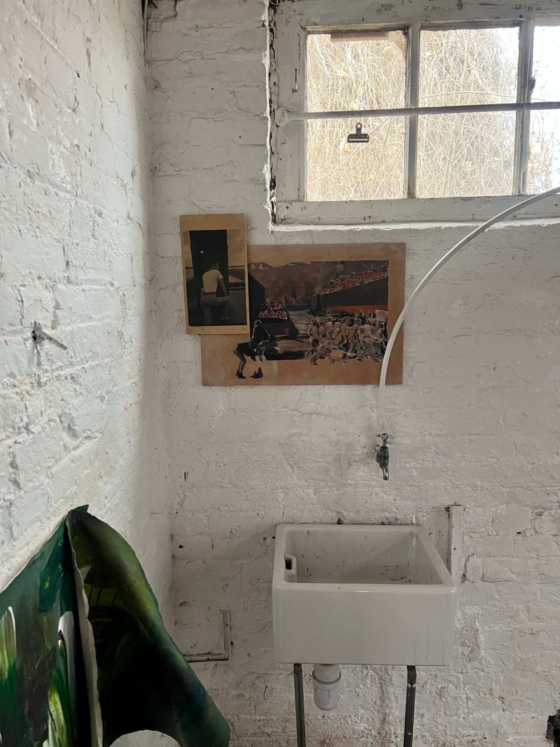 Spatial relationship between the works and the gallery architecture, Ontogenesis